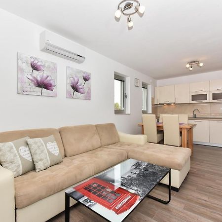 Apartmani Iva 维尔 外观 照片