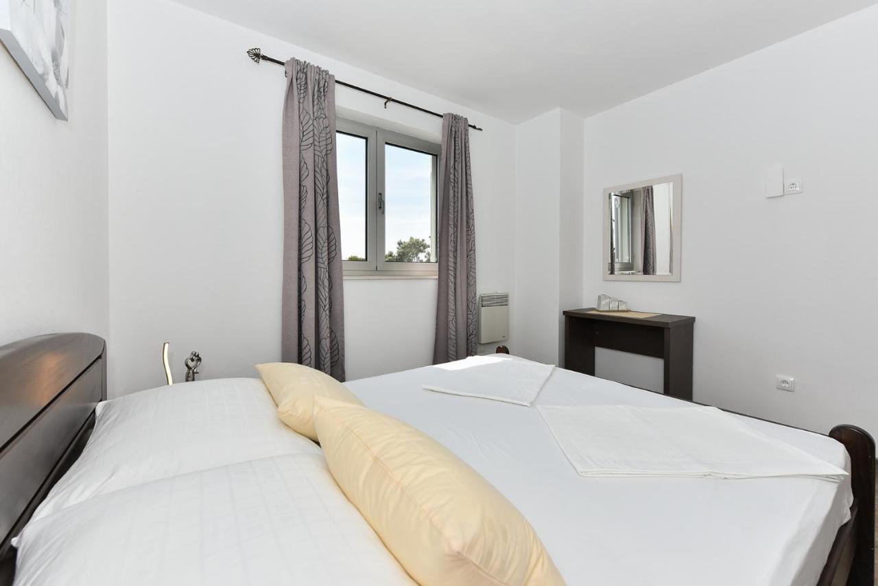 Apartmani Iva 维尔 外观 照片