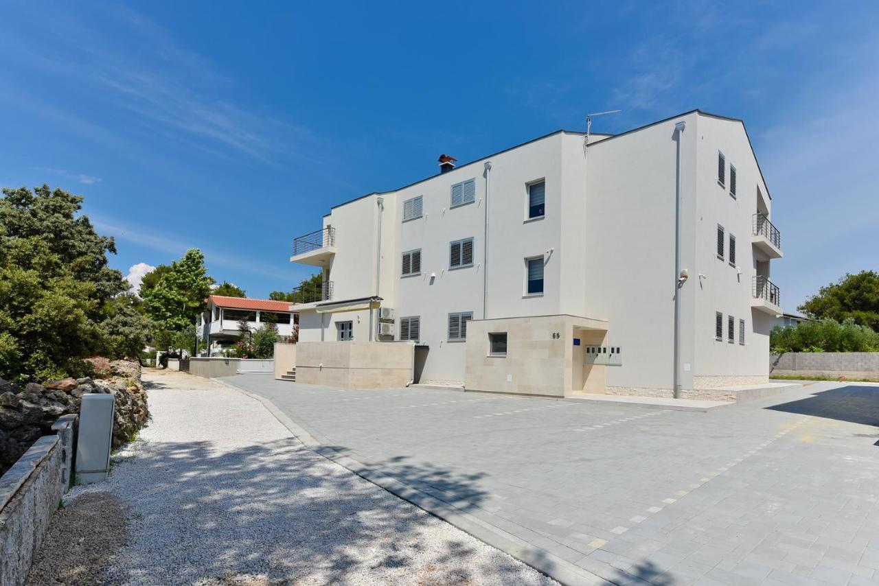 Apartmani Iva 维尔 外观 照片