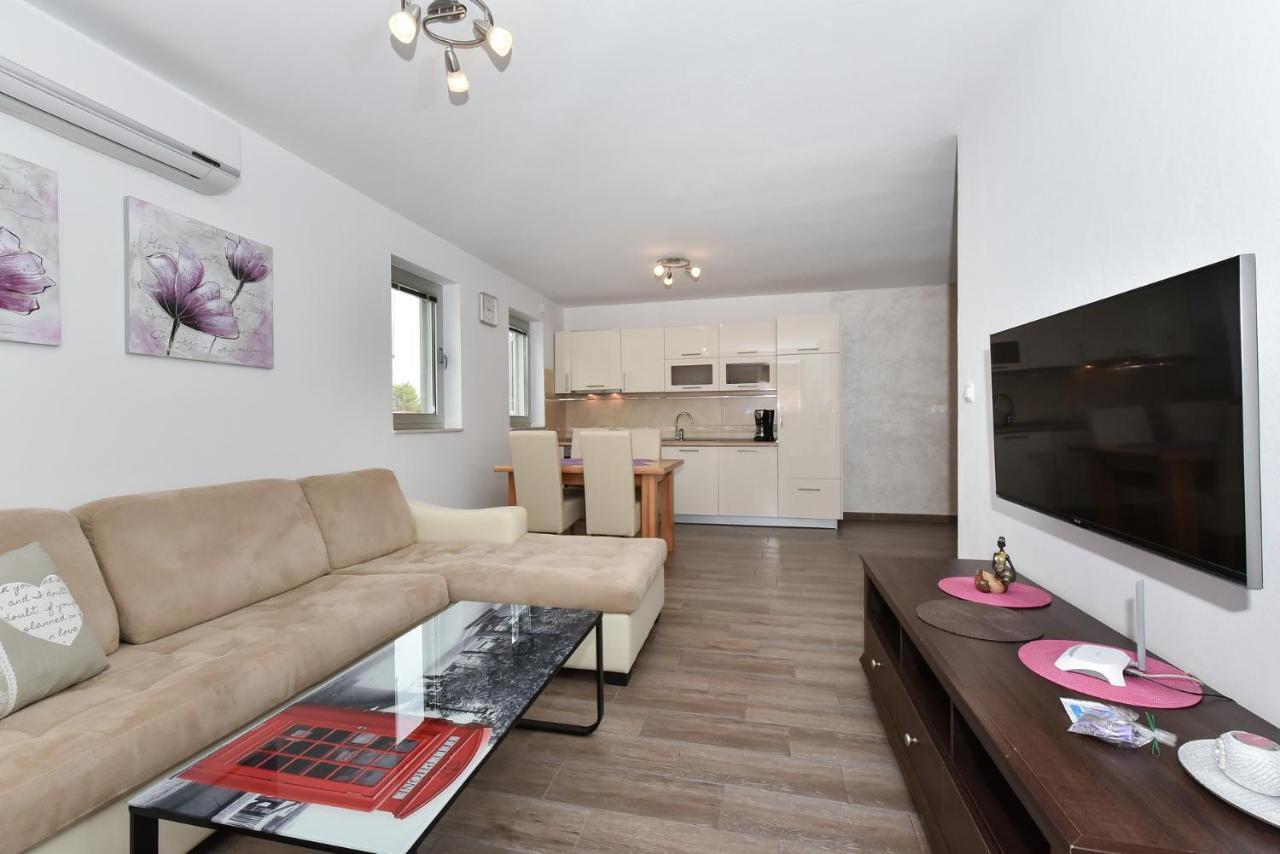 Apartmani Iva 维尔 外观 照片