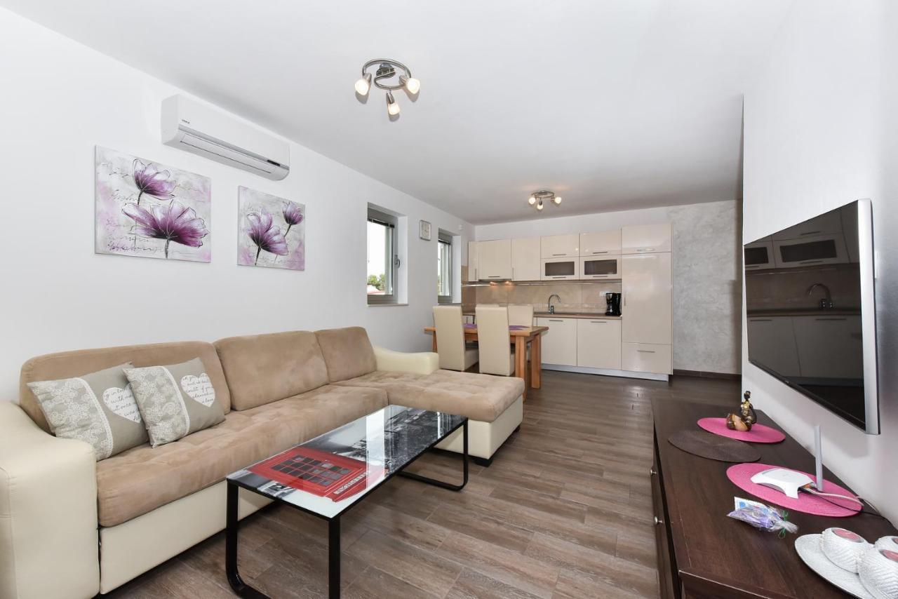 Apartmani Iva 维尔 外观 照片