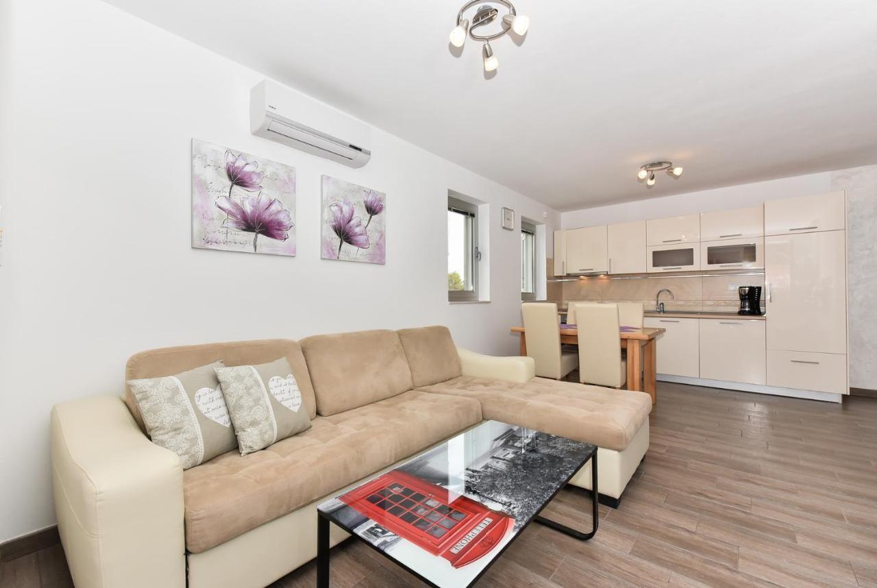 Apartmani Iva 维尔 外观 照片