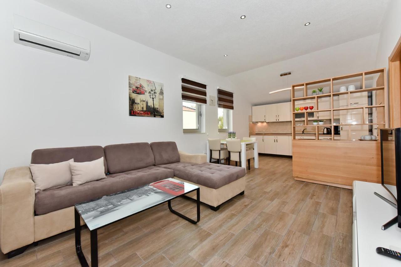 Apartmani Iva 维尔 外观 照片