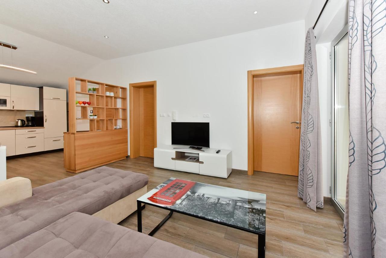 Apartmani Iva 维尔 外观 照片