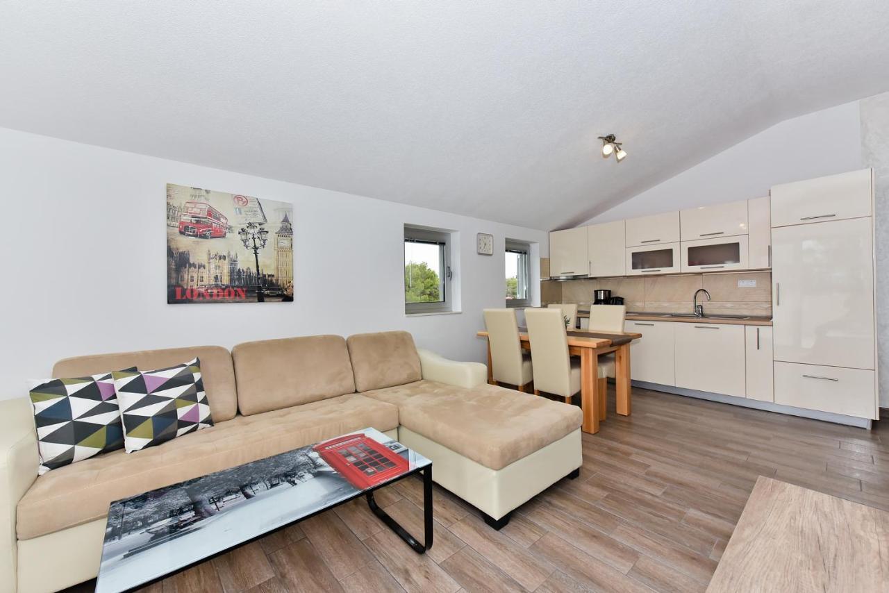 Apartmani Iva 维尔 外观 照片