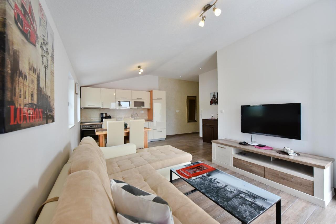 Apartmani Iva 维尔 外观 照片