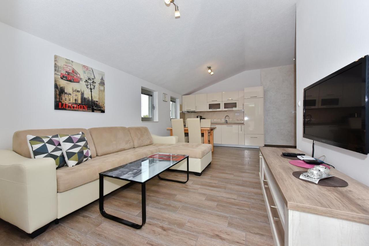 Apartmani Iva 维尔 外观 照片