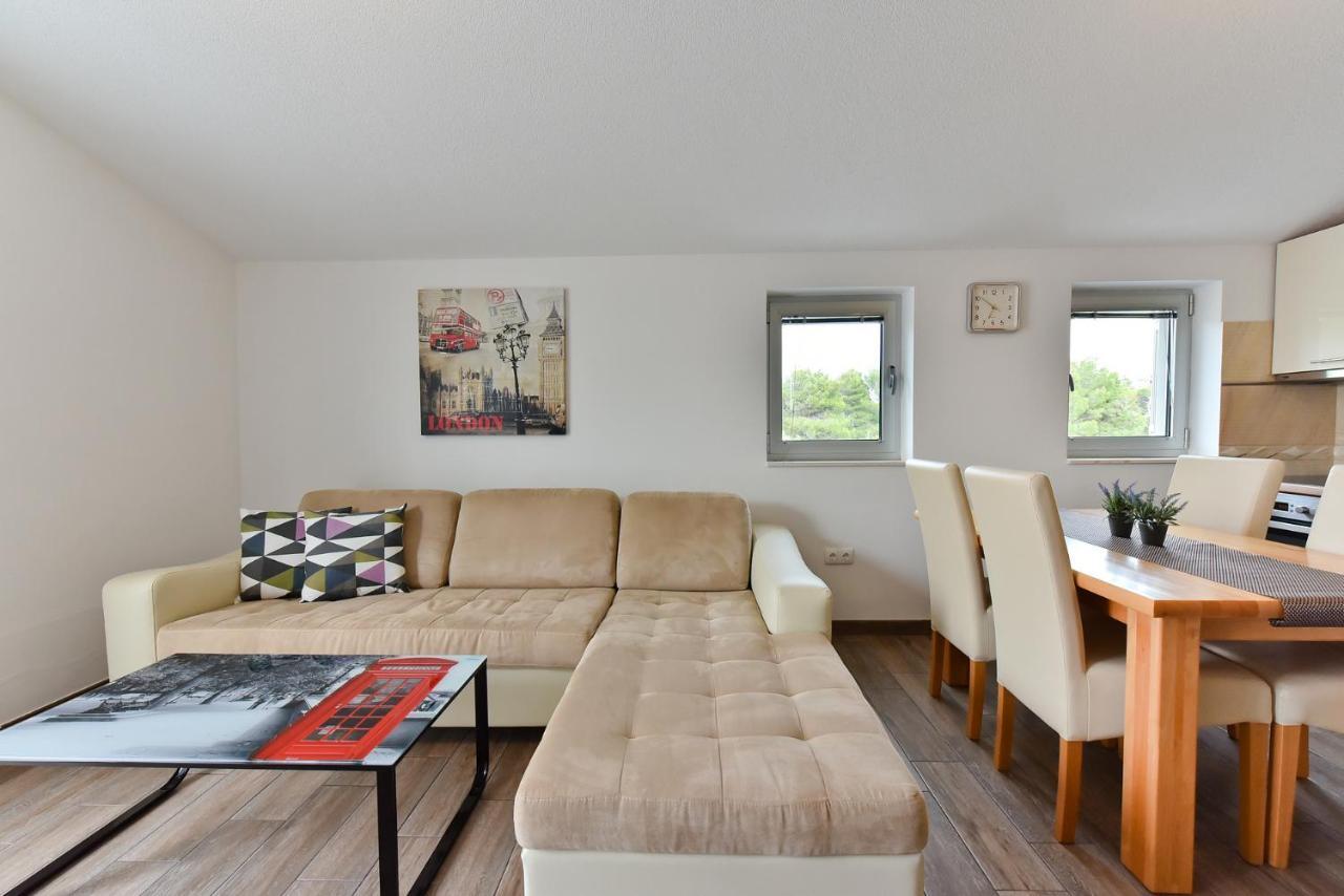 Apartmani Iva 维尔 外观 照片